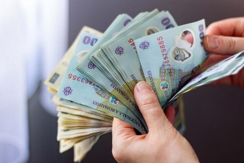 Salariul minim crește de la 1 iulie. Încasări mai mari pentru stat, costuri mai ridicate pentru cumpărarea vechimii la pensie