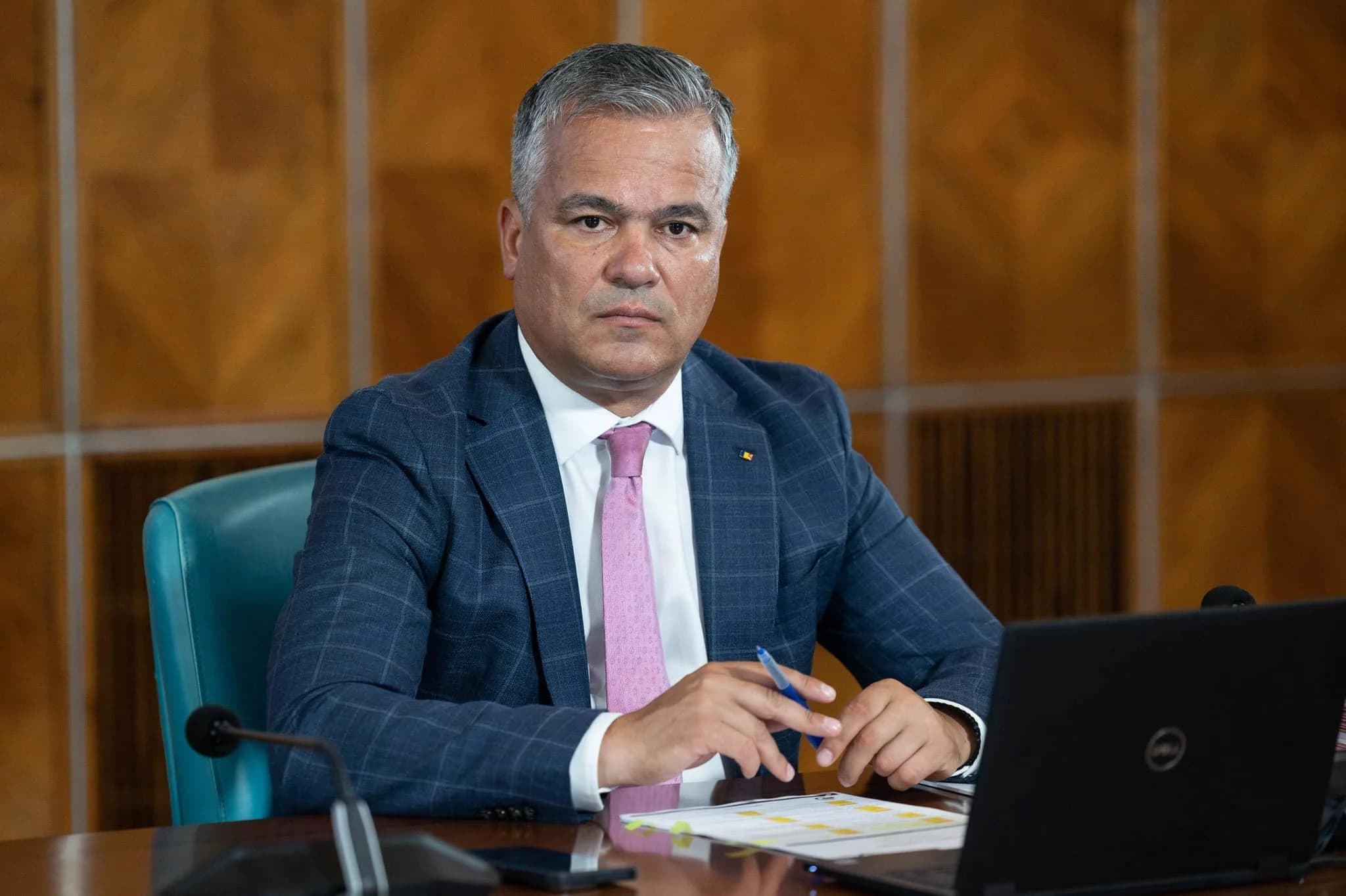 Votul pentru Guvernul Veștea, amânat. PNL câștigă timp pentru excluderea lui Adrian Veștea