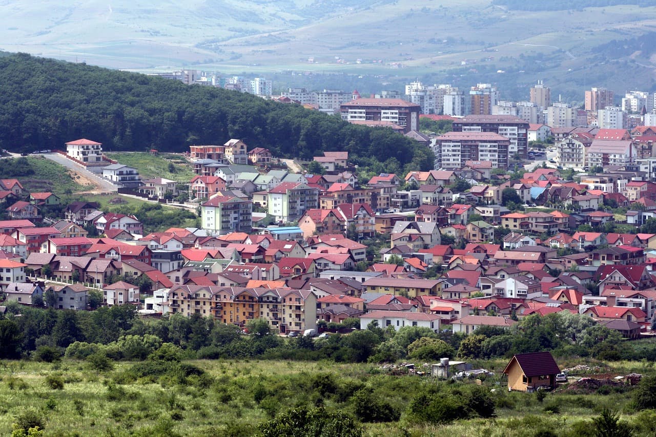 Cluj-Napoca își menține poziția de cel mai scump oraș pentru locuințe, cu prețuri care trec de 3.200 de euro pe metru pătrat. Care sunt costurile apartamentelor în București
