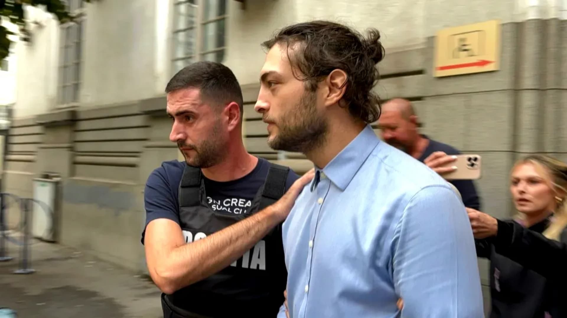 Fiul lui Ilie Dumitrescu, dus de poliție la Psihiatrie după un scandal pe stradă. Actorul Toto Dumitrescu: ”Nu-mi este bine!”