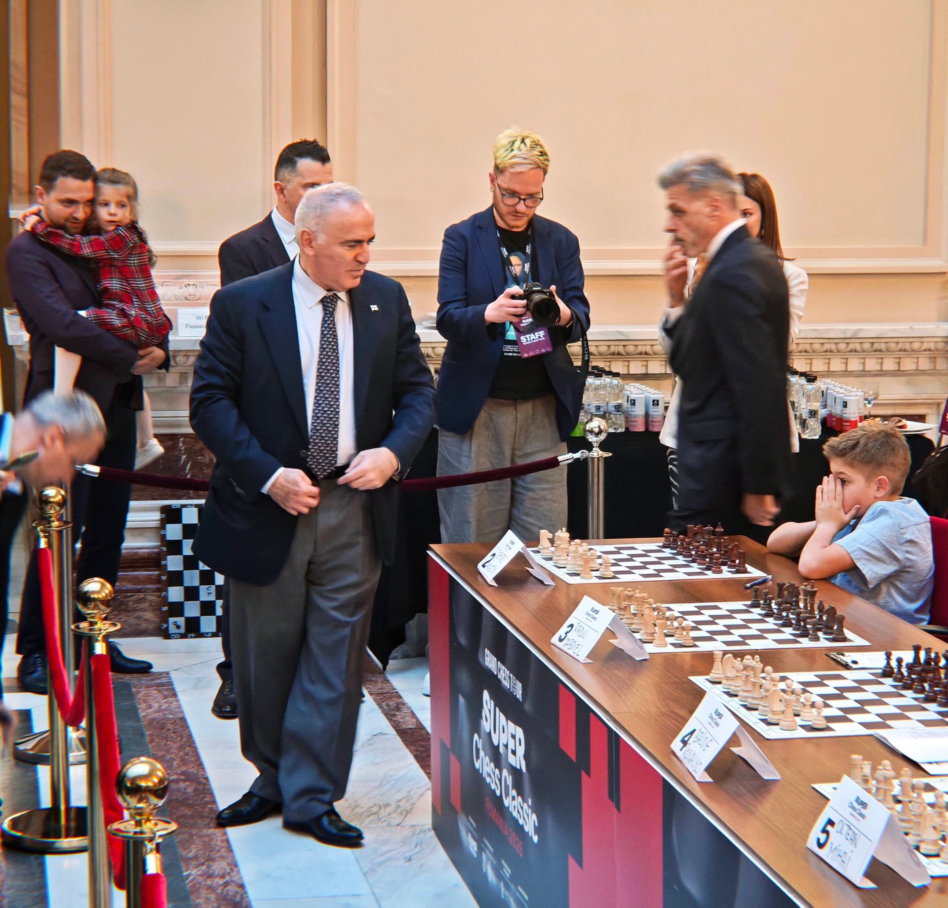 Garry Kasparov a deschis turneul de șah de la București unde marele premiu este de 100.000 de dolari