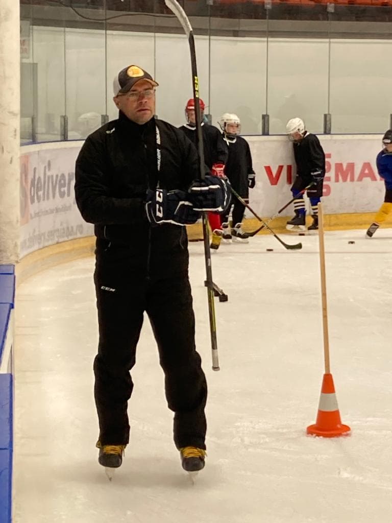 <strong>László Kovács: „Mai departe decât performanța de a participa la cea mai mare competiție de hochei pentru copii din lume, nu cred că se poate obține ceva în acest sport pentru copiii care îl practică acum în România”</strong>