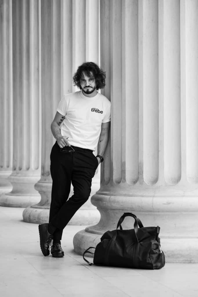 MAGICIANUL TEO: „Eu nu trăiesc din magie, eu trăiesc prin magie”
