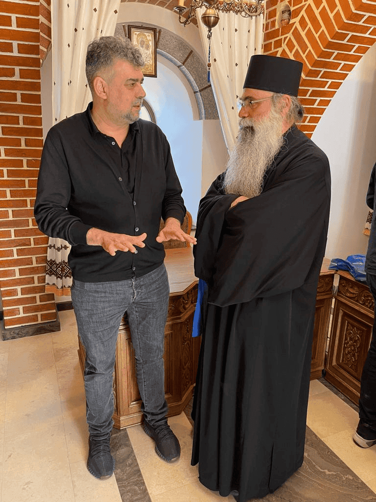 Marcel Ciolacu a fost la Muntele Athos să se roage „pentru sănătatea noastră și a tuturor semenilor noștri” FOTO