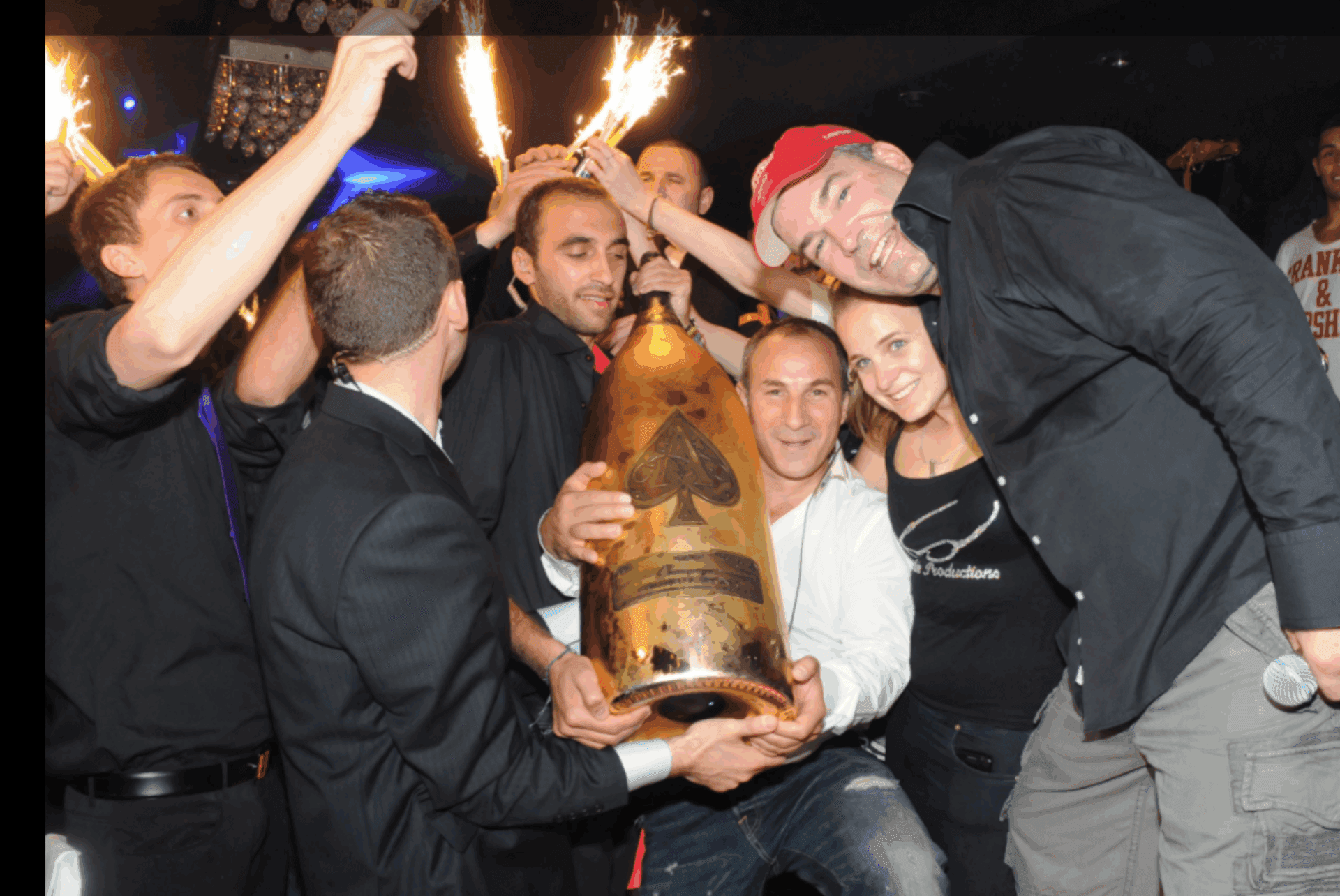 Notă de plată ”bombă” la un club pe litoral – au spart 20.000 de lei într-o seară de 1 Mai. Alții au plecat cu elicopterul din Mamaia
