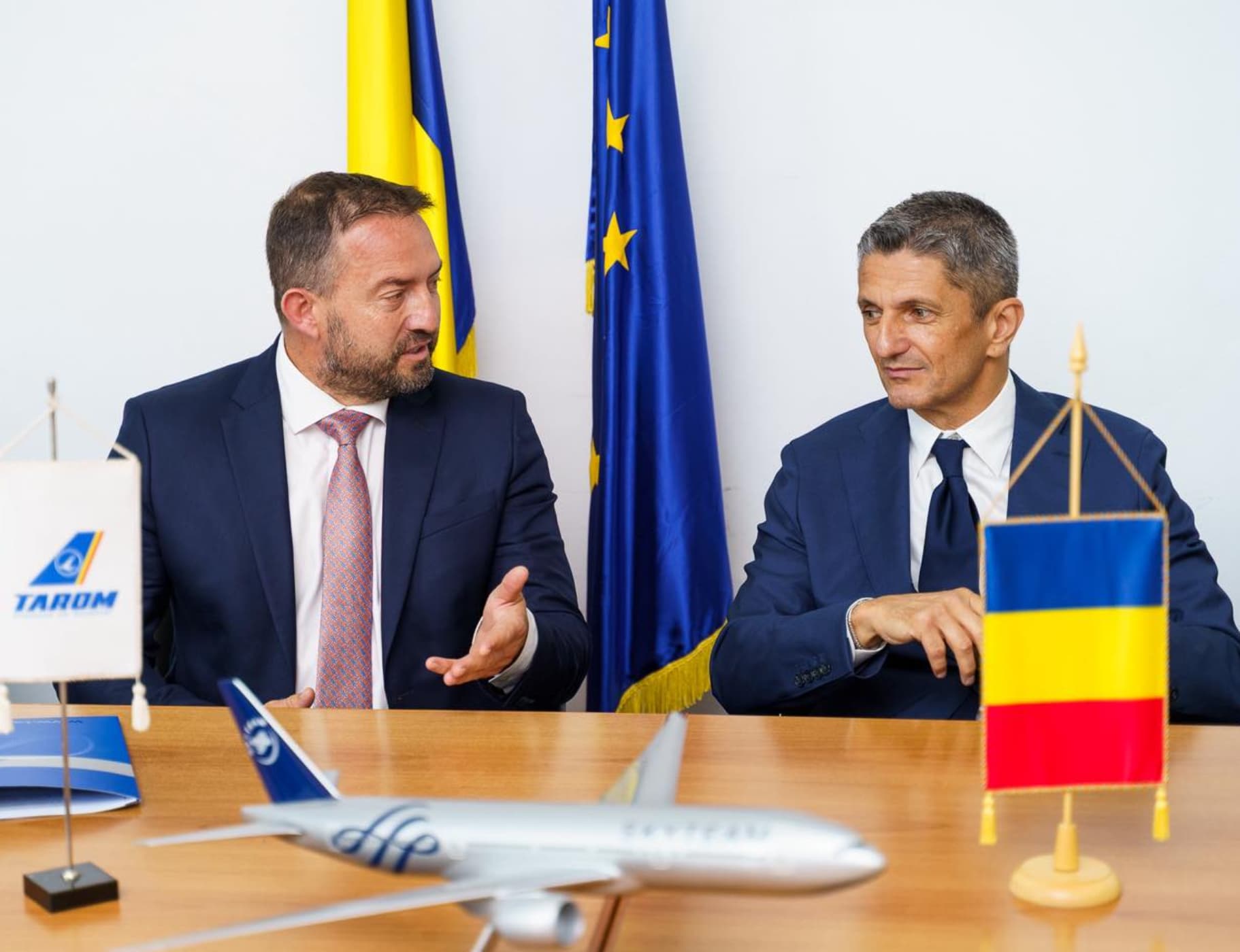 Numele lui Mircea Lucescu pe cel mai modern avion din flota TAROM