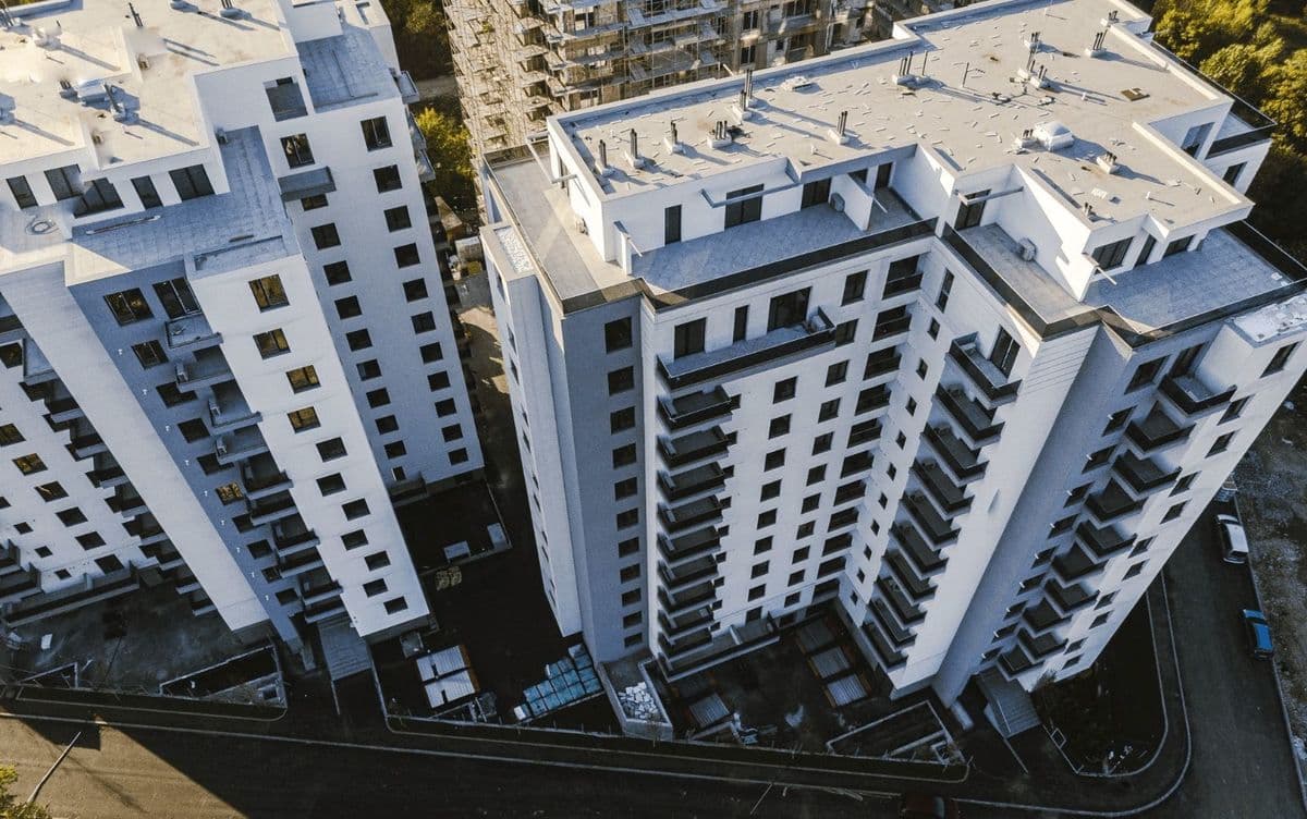 Piața imobiliară se apropie de un prag critic, cu datorii record și riscuri majore de insolvență