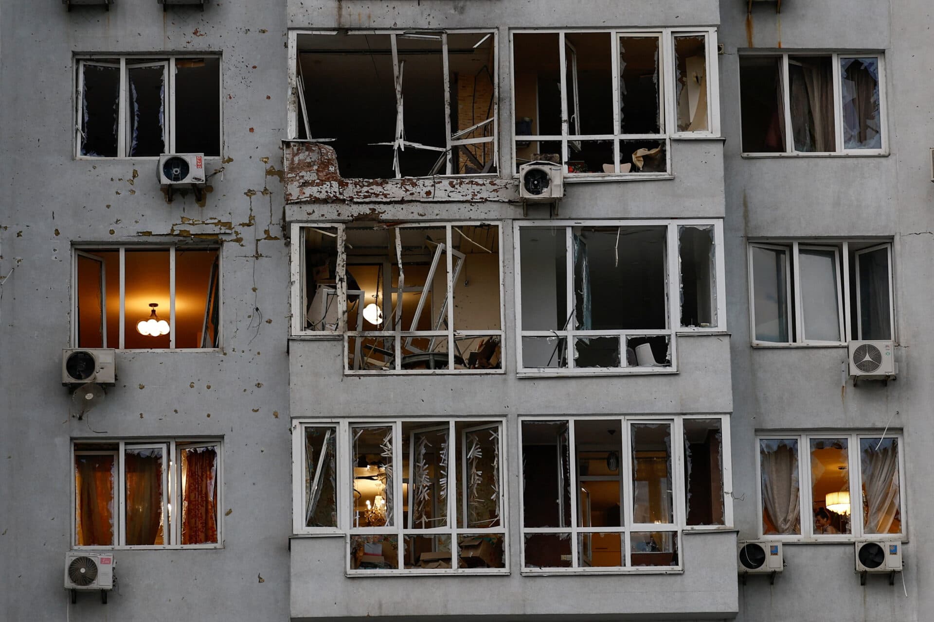 Raid aerian asupra Kievului. Bloc de locuințe avariat, printre victime și un copil de 3 ani