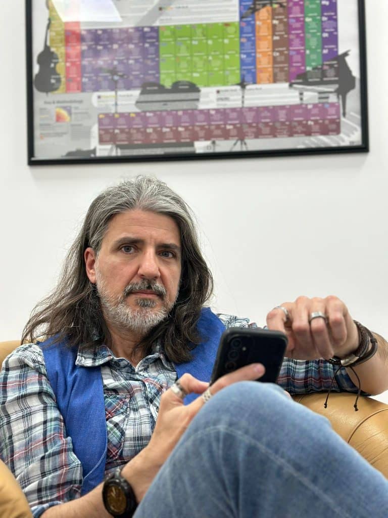 ROBERT TACHE: „Oameni de radio, în adevăratul sens al cuvântului, nu prea mai sunt… Probabil că suntem o specie pe cale de dispariție”