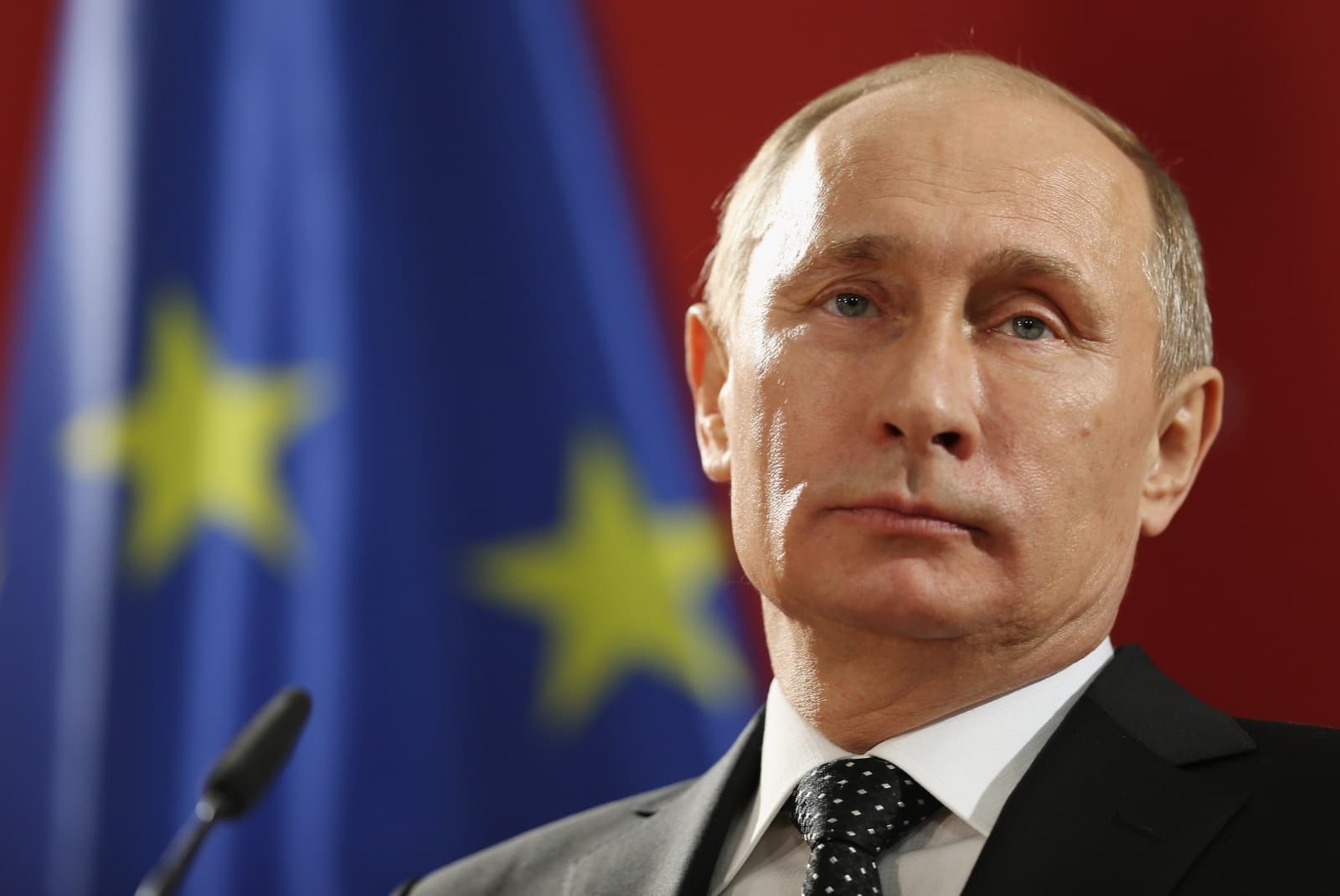 Rusia apelează la rezervele de aur, vânzând miliarde de dolari din Rezerva Națională, în contextul scăderii drastice a veniturilor din petrol