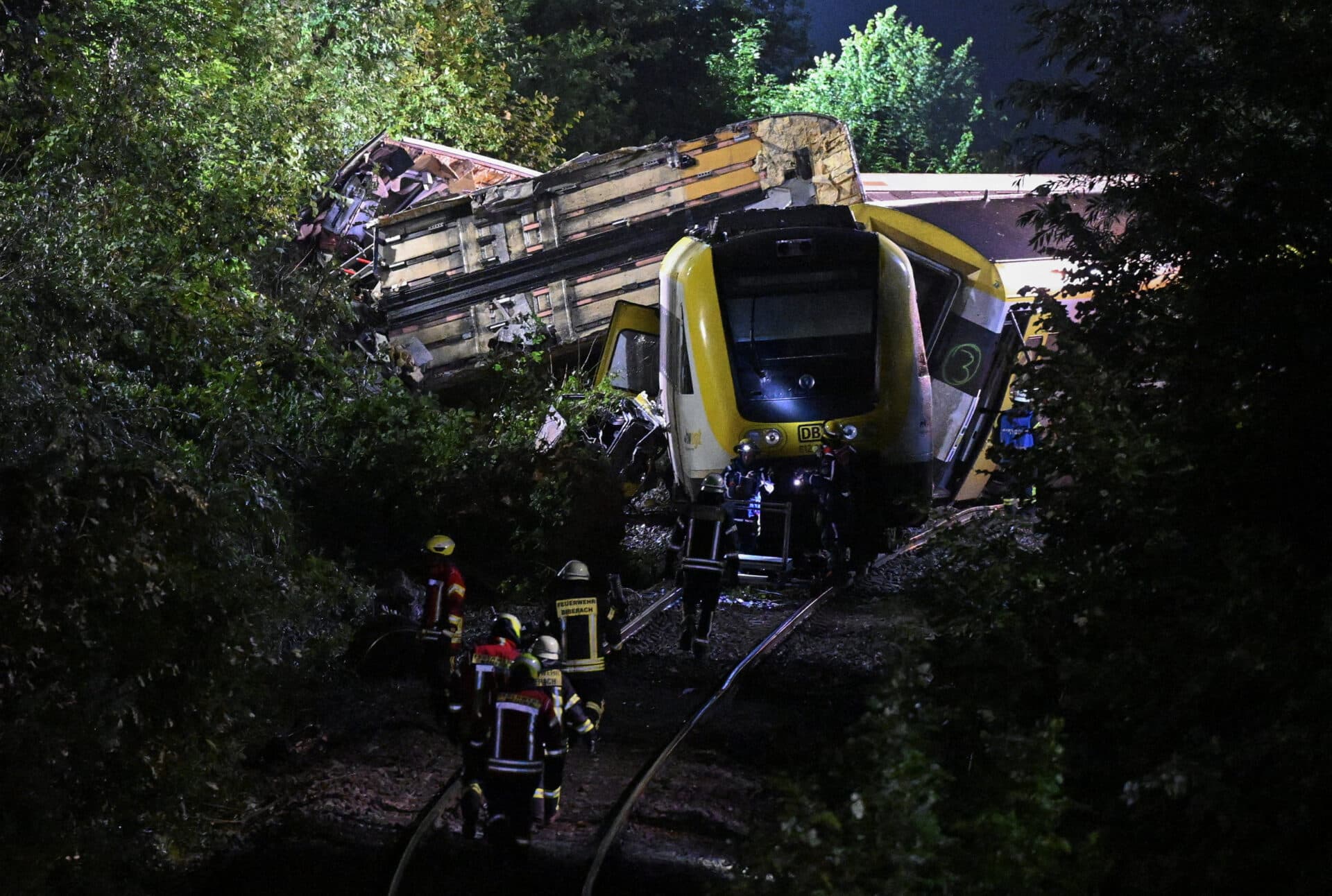 Tragedie pe calea ferată în Germania. Trei morți și mai mulți răniți grav