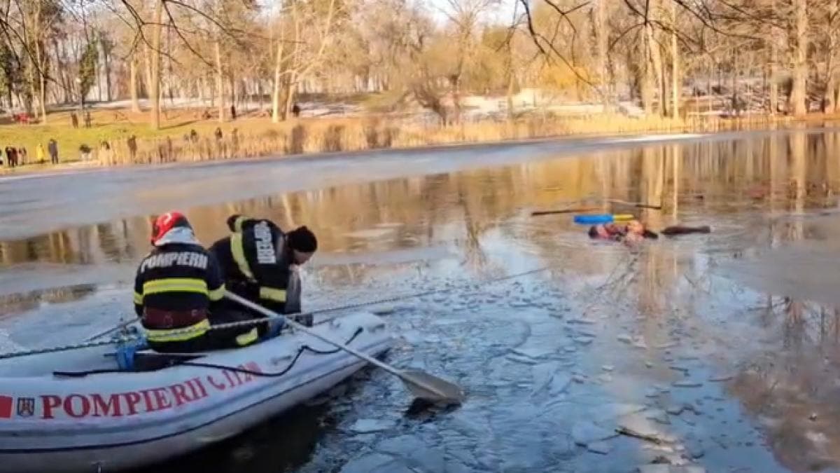 Un cetățean indian a sărit primul într-un lac înghețat din Craiova pentru a salva o fetiță de 5 ani. Va primi titlul de cetățean de onoare
