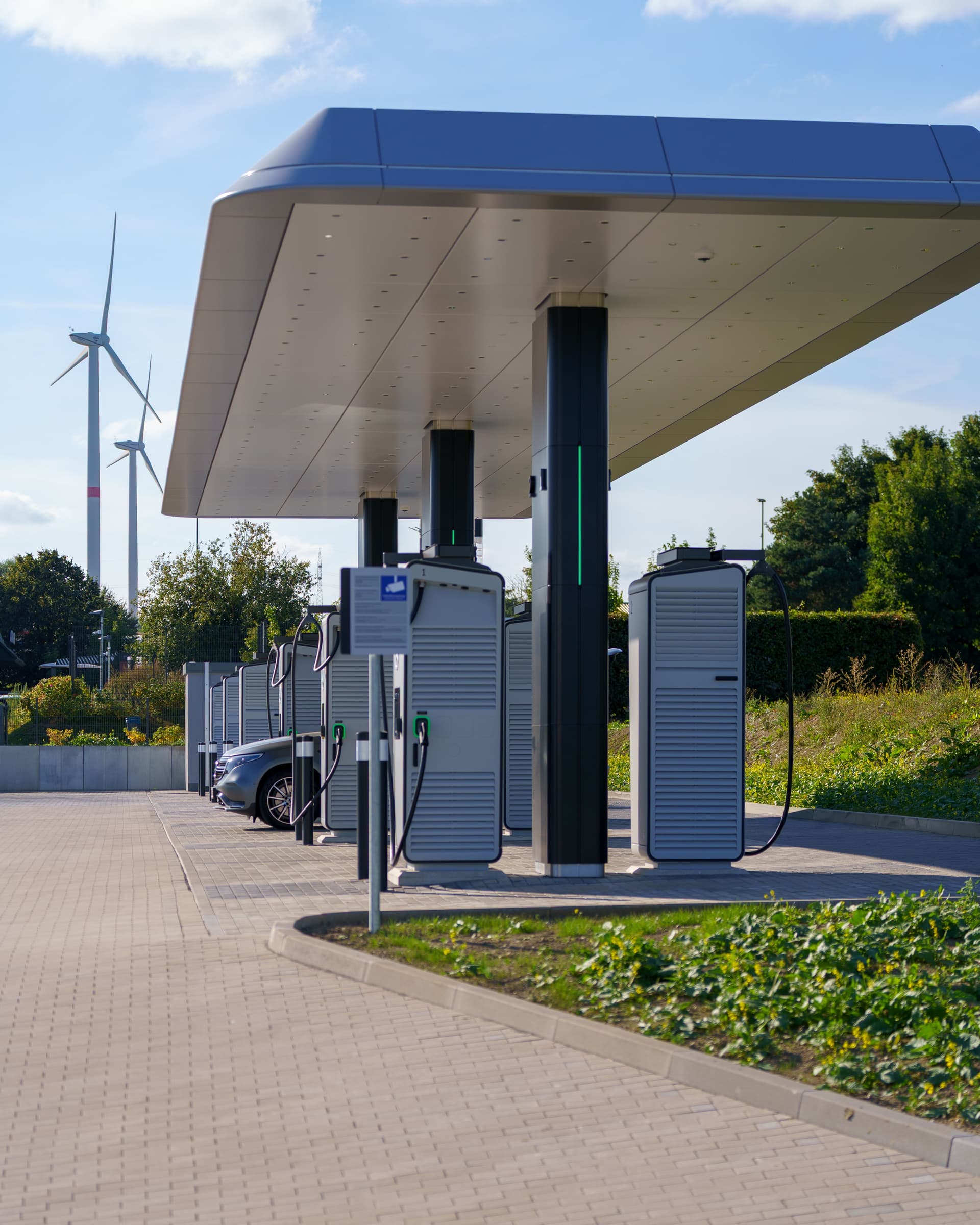 Uniunea Europeană și partenerii globali lansează Electrify Now pentru a accelera trecerea economiei la energie curată