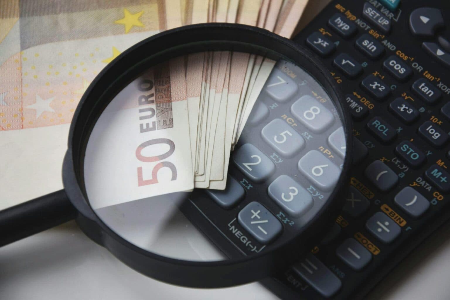 Locuințe sociale, cursuri, angajări și renovări energetice, finanțate de UE fără aprobarea Bruxelles-ului