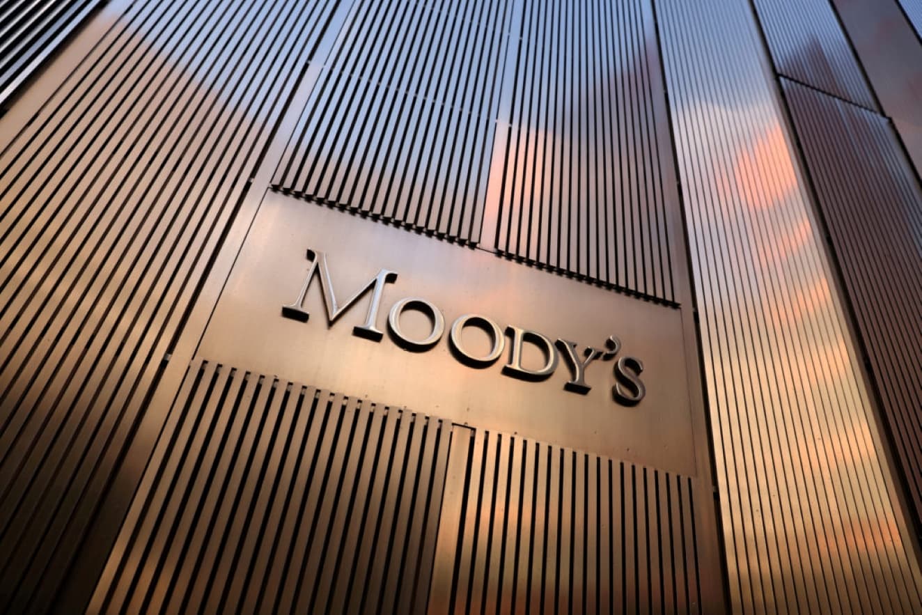 România scapă de retrogradare, dar rămâne sub presiune: Moody’s păstrează ratingul de țară
