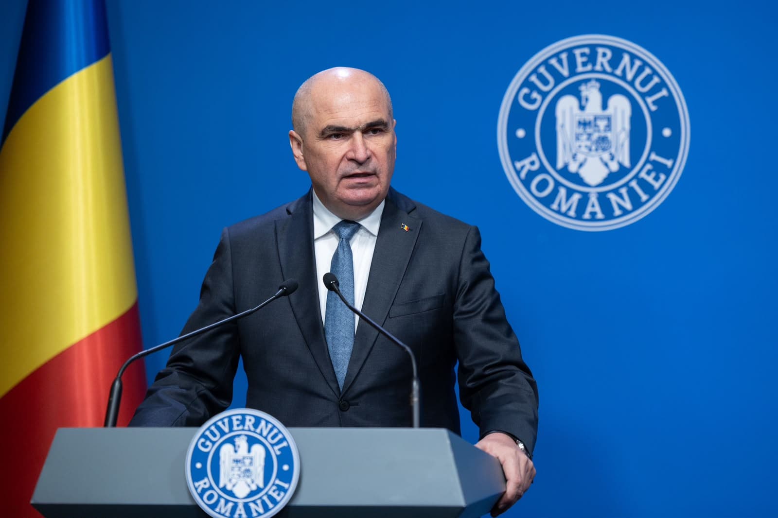 Bolojan: Decât trei oameni plătiți prost în administrație, mai bine doi plătiți bine și unul pleacă