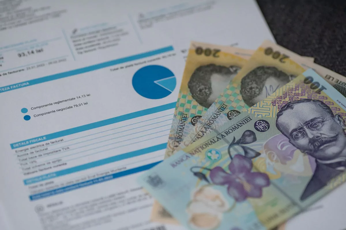 Românii pot reduce facturile la electricitate cu până la 35% prin schimbarea furnizorului