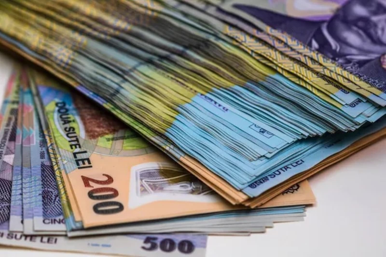 Datoria statului în ziua votului pentru un nou guvern. România trece de pragul de 1.200 de miliarde de lei