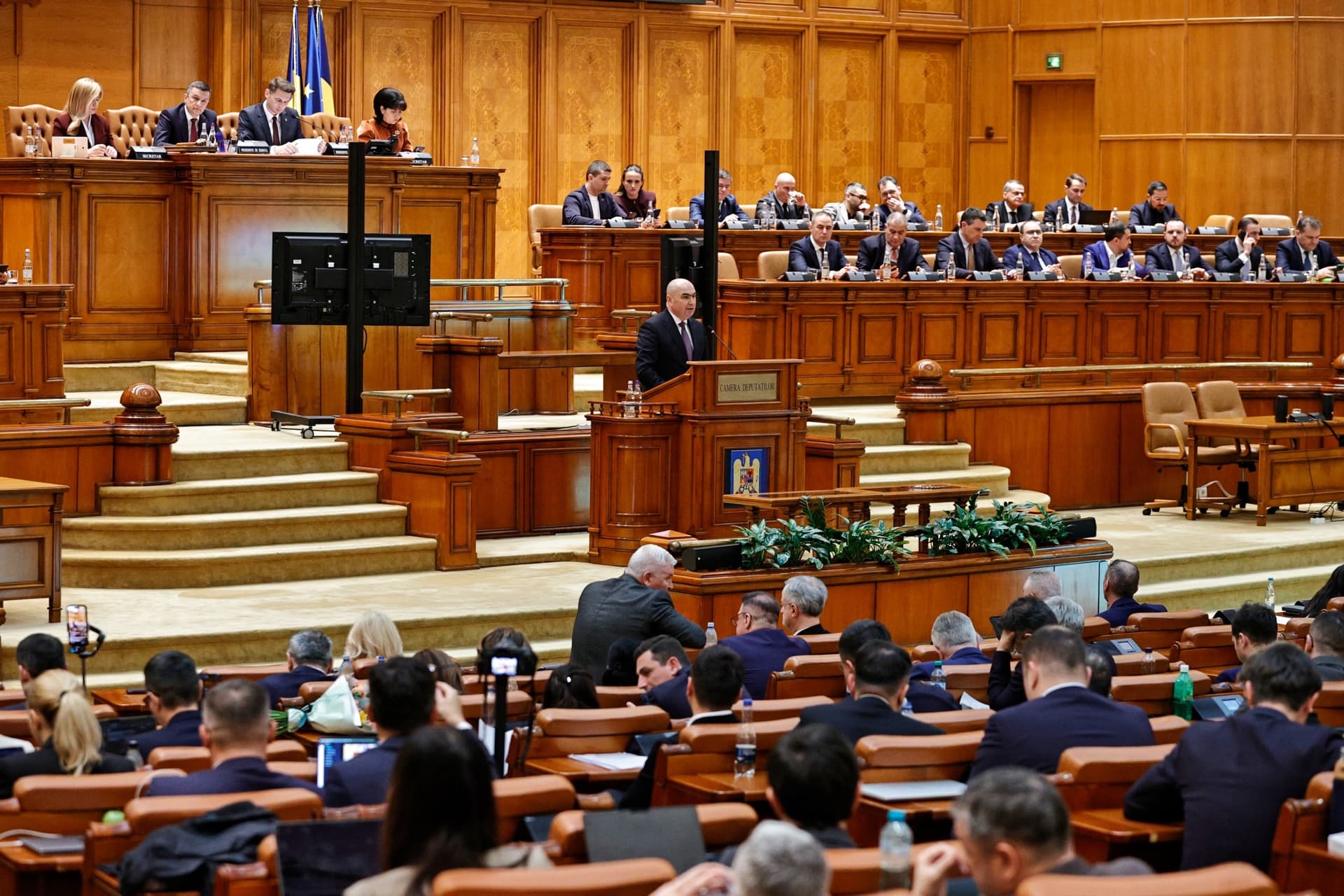 Raportul despre anularea alegerilor ajunge în Parlament. Dar nu cel al lui Nicușor Dan